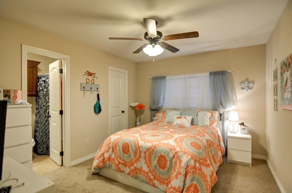300 Poplar St #1 - Photo 3 of 9