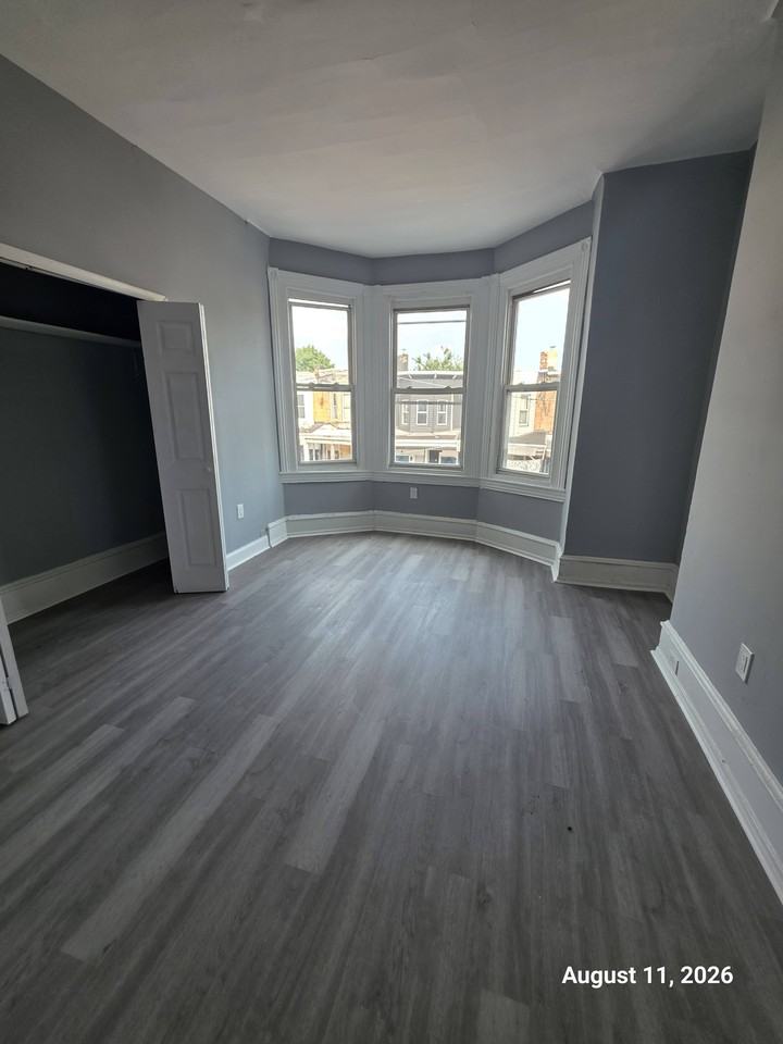 4542 N 19th St #1 - Photo 4 of 15