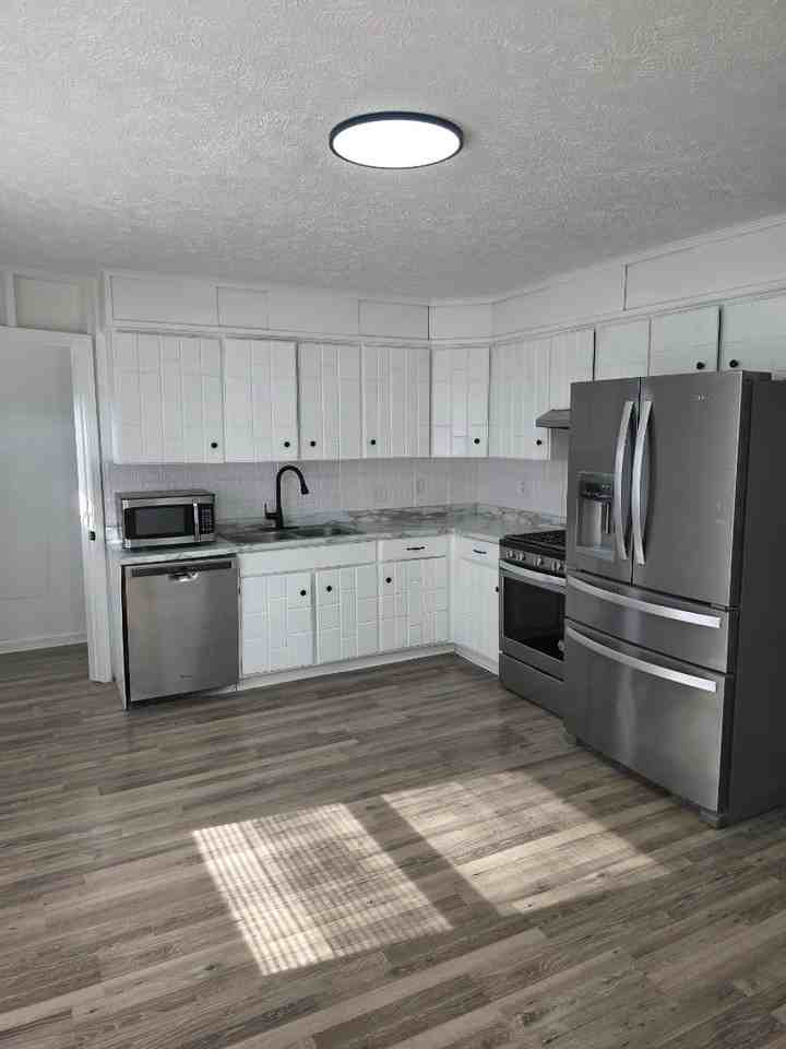 4105 Southern Hills Dr - Photo 4 of 11