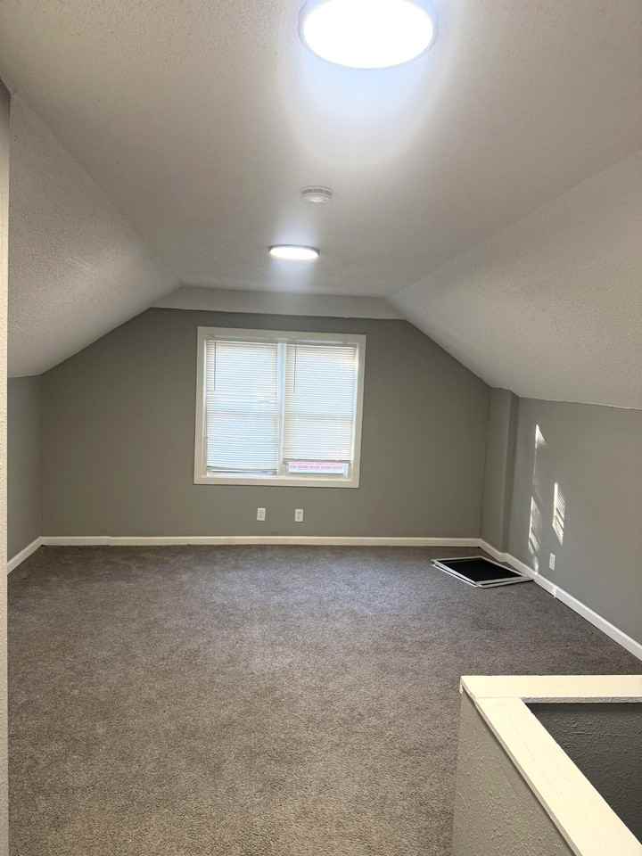 20315 Biltmore St #1 - Photo 6 of 15