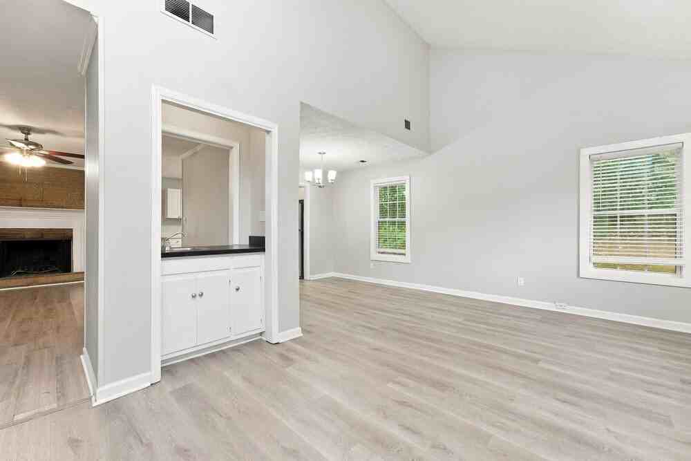 4392 Hardwood Cir Sw - Photo 5 of 16