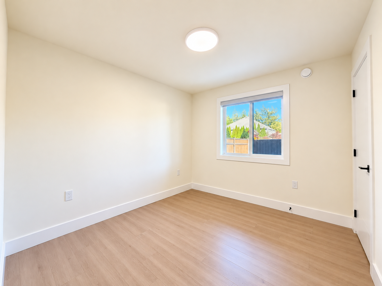 15861 111A Avenue - Photo 7 of 8