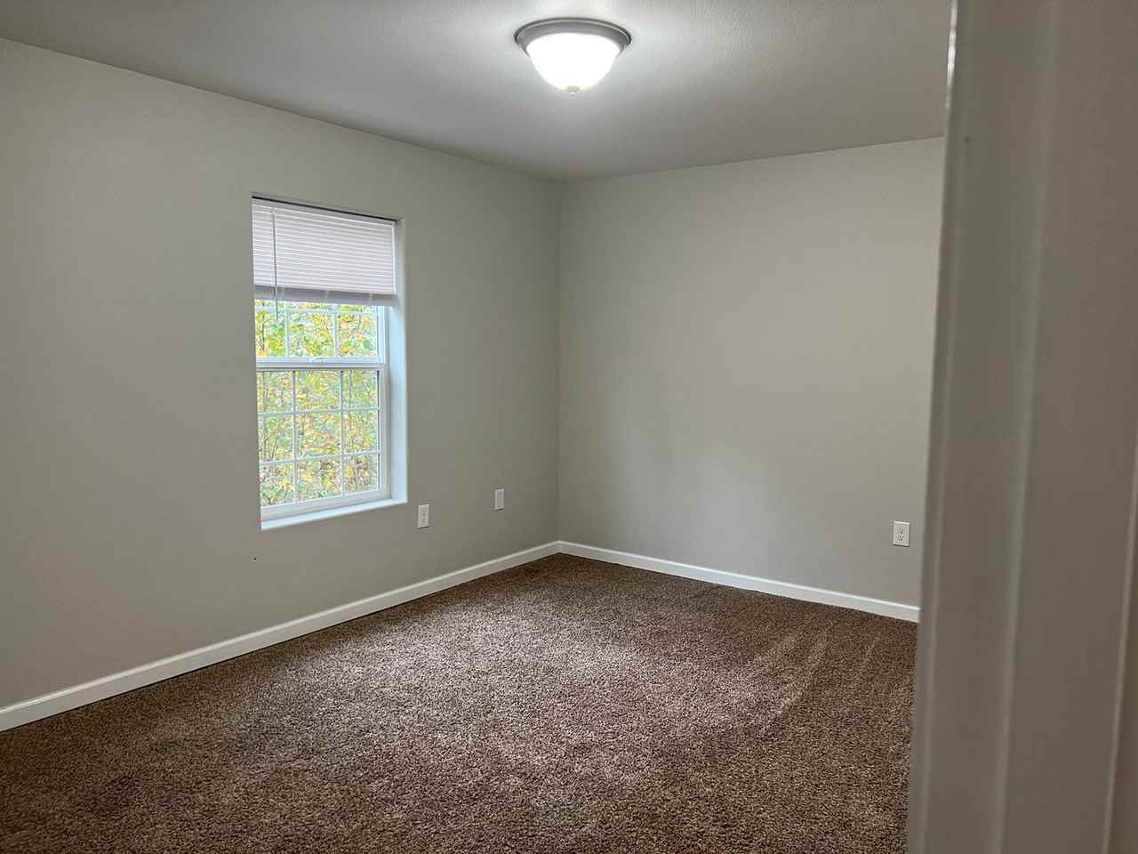 5560-5566 E Wolverine Ave - Photo 3 of 8