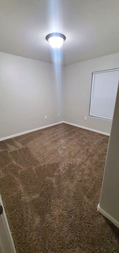 5560-5566 E Wolverine Ave - Photo 4 of 8