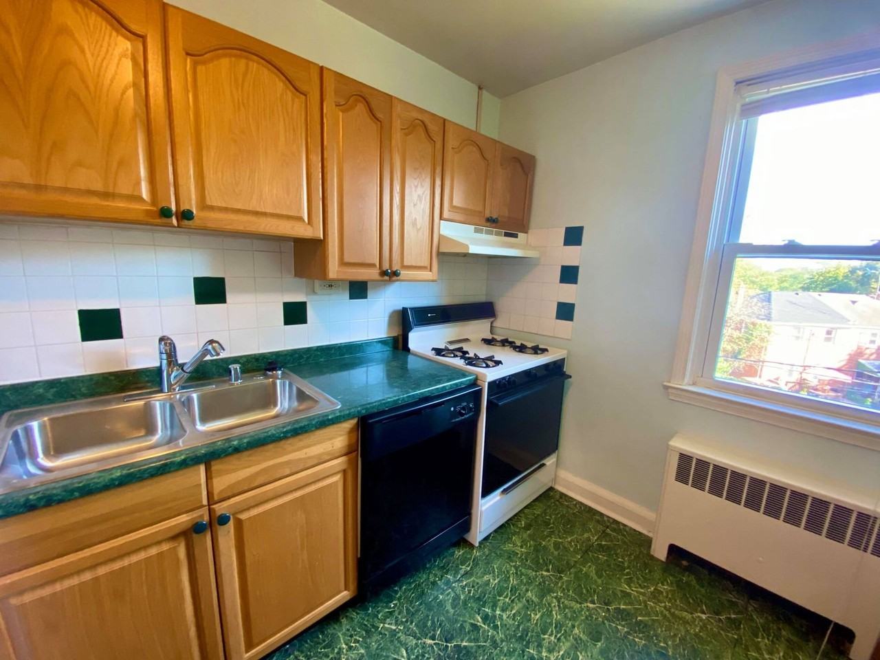 Townhome for rent in Lake Walker - Photo 7 of 11