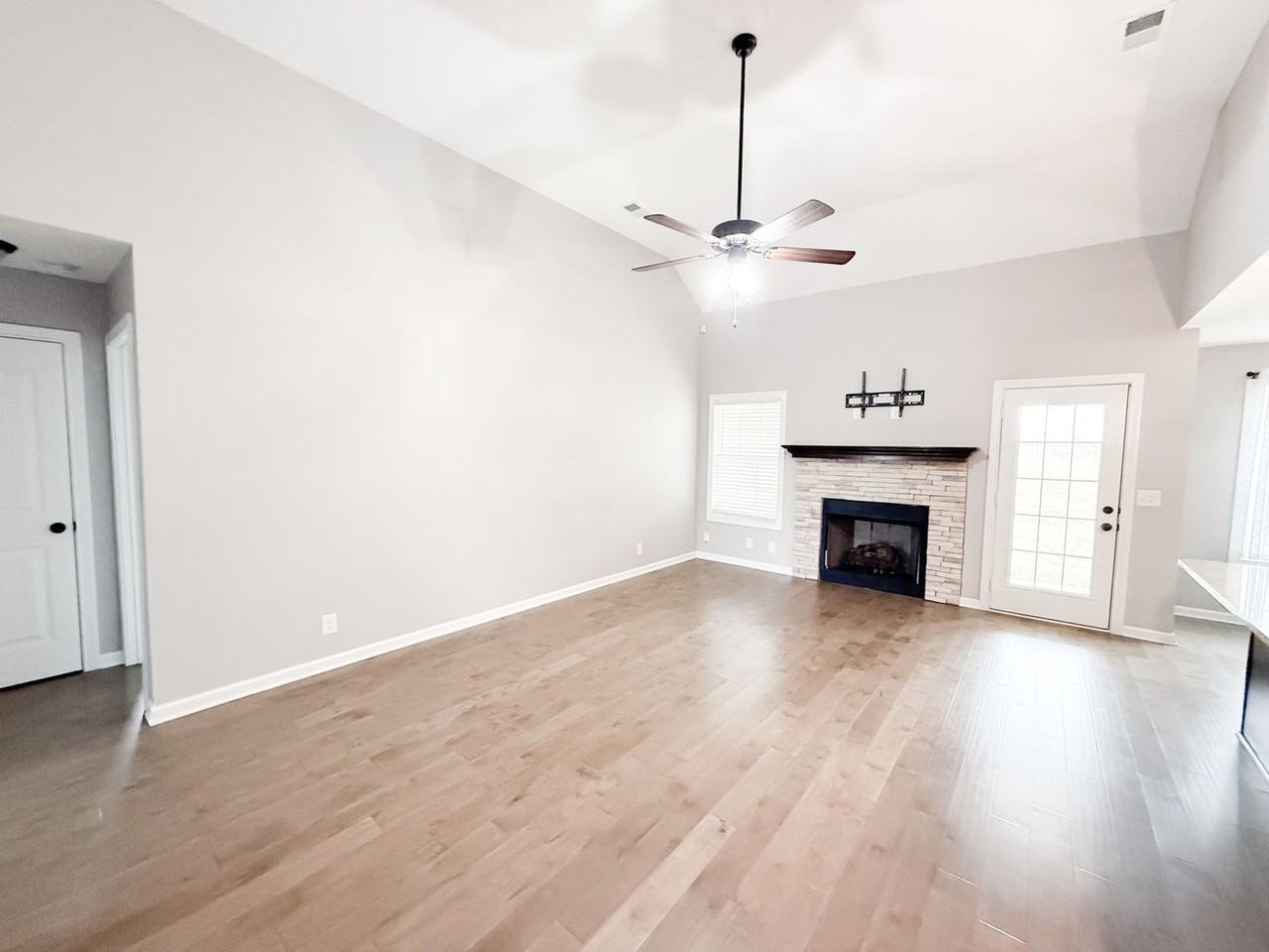 1620 Parkside Dr - Photo 6 of 21