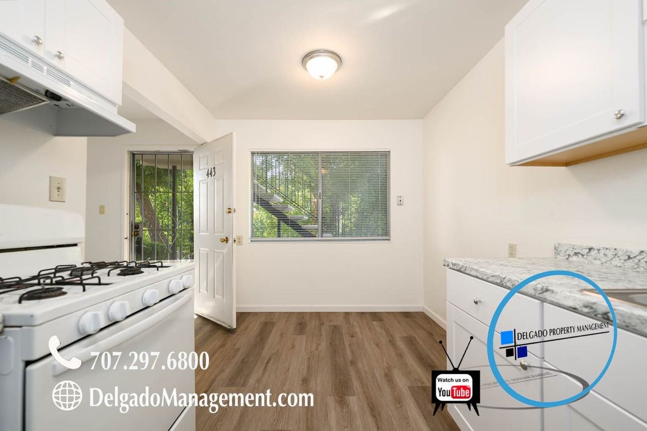 443 E O St - Photo 3 of 16