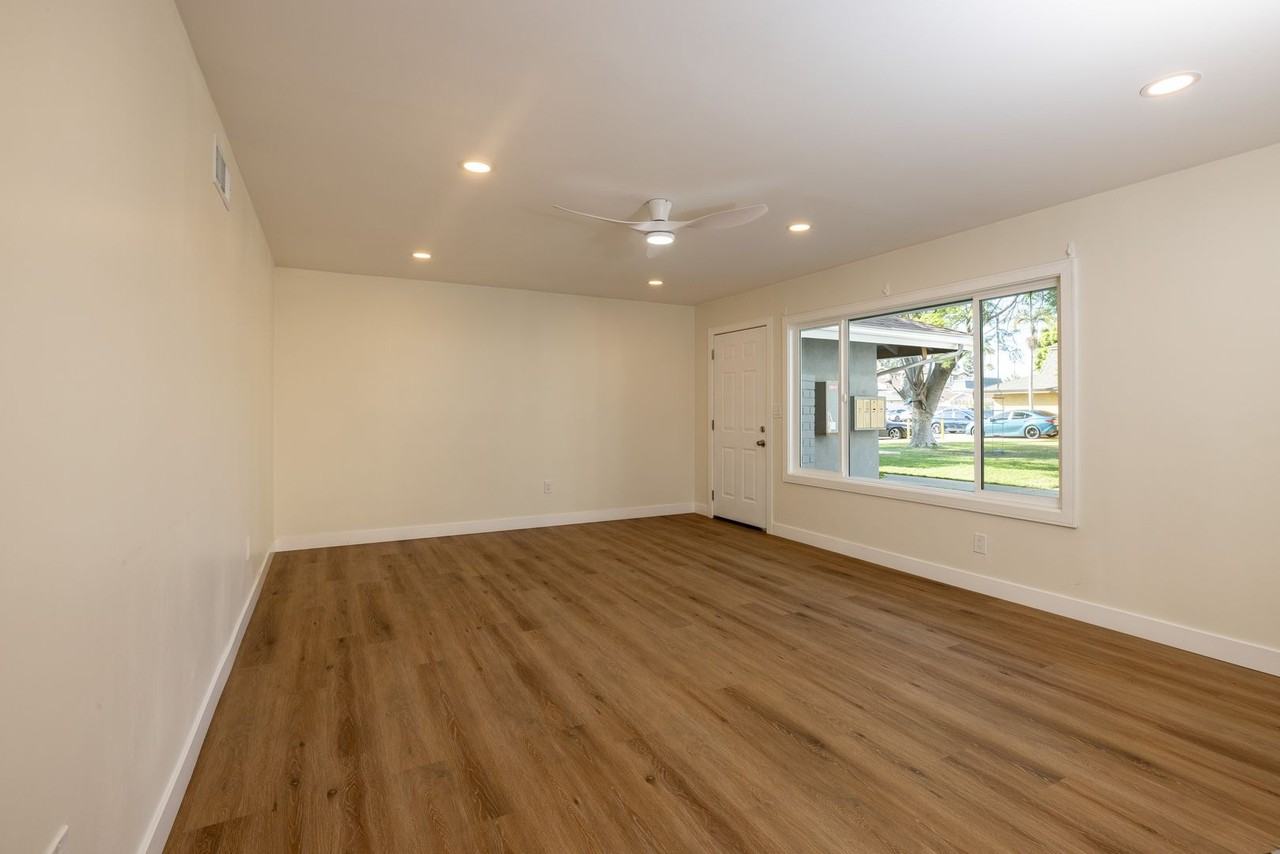 14691 Carfax Dr - Photo 4 of 11