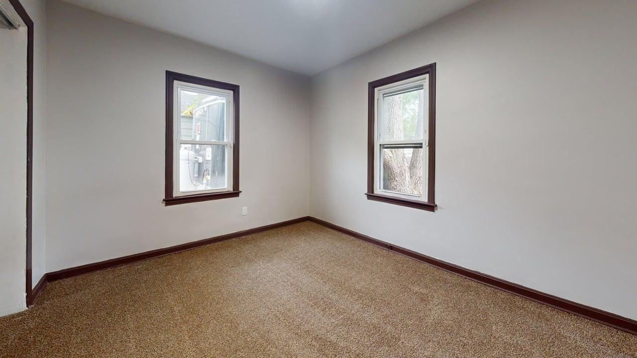 939 Clifford Ave - Photo 2 of 13