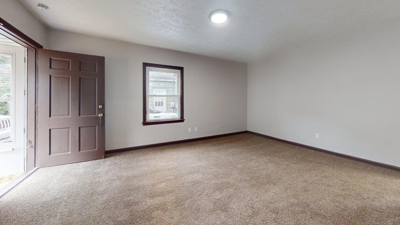 939 Clifford Ave - Photo 4 of 13