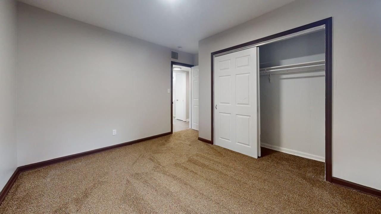 939 Clifford Ave - Photo 5 of 13