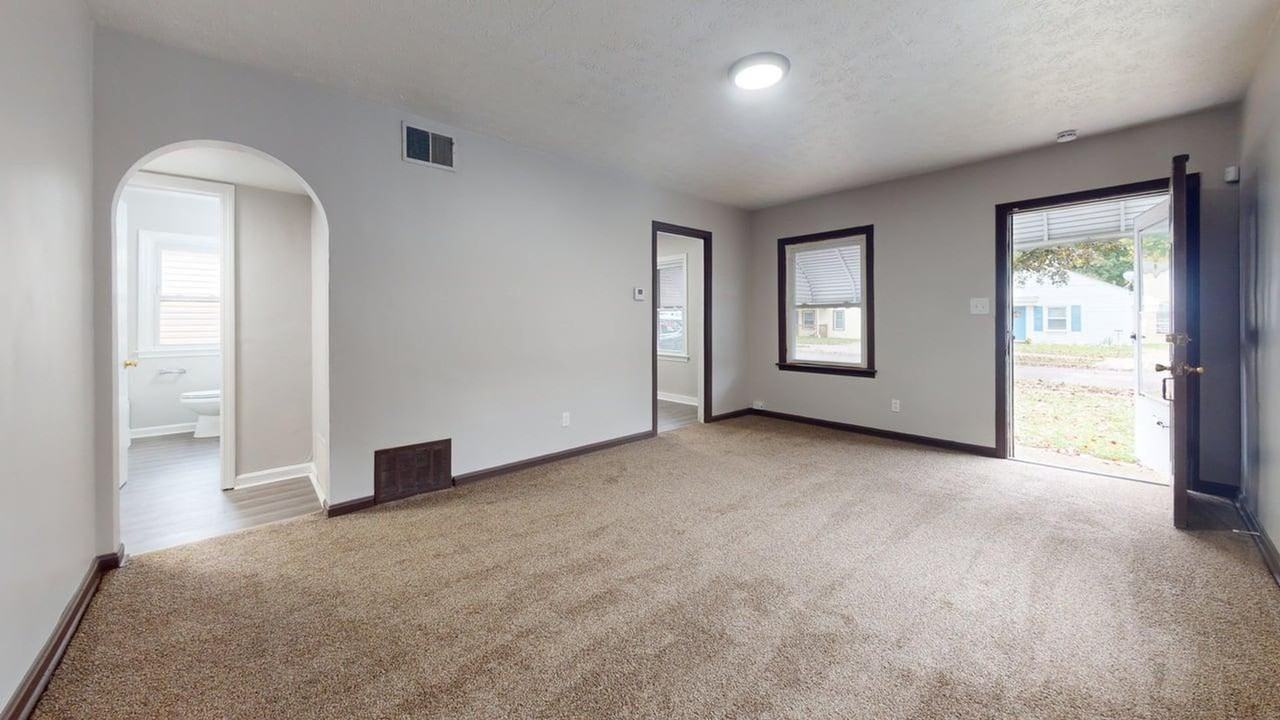 939 Clifford Ave - Photo 7 of 13