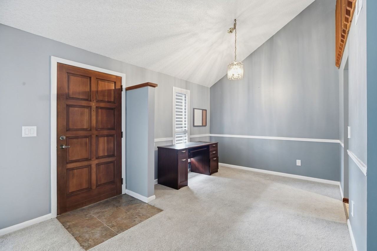 11418 Beacon Dr N - Photo 3 of 23