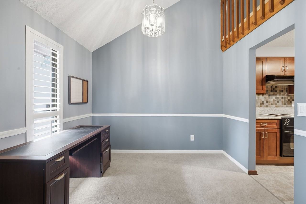 11418 Beacon Dr N - Photo 4 of 23