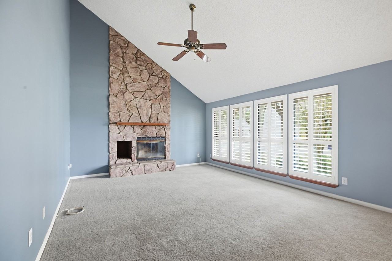 11418 Beacon Dr N - Photo 5 of 23