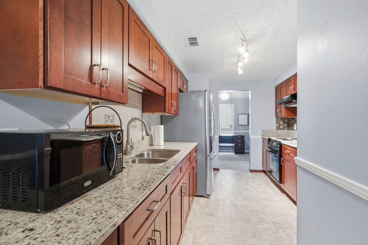 11418 Beacon Dr N - Photo 7 of 23