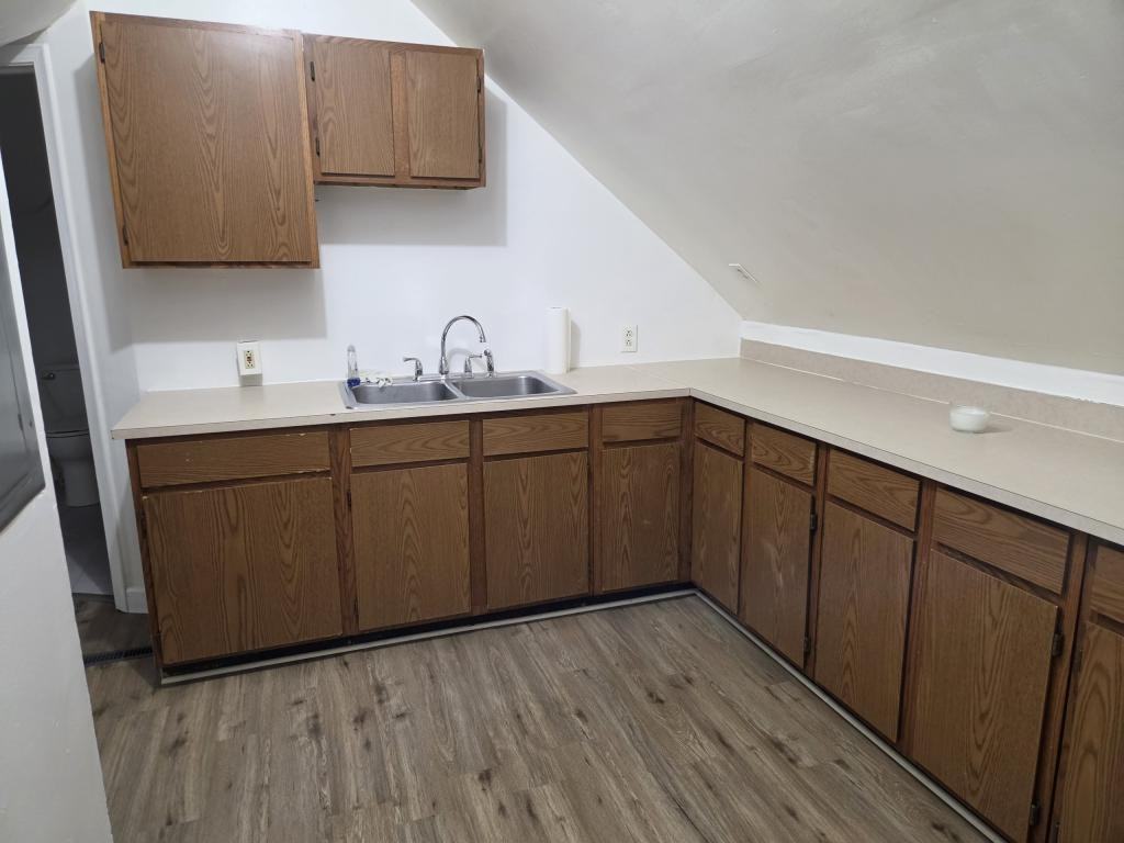133 Fairlawn Ave - Photo 2 of 7