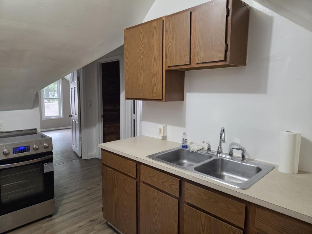 133 Fairlawn Ave - Photo 3 of 7