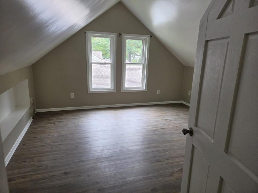 133 Fairlawn Ave - Photo 5 of 7