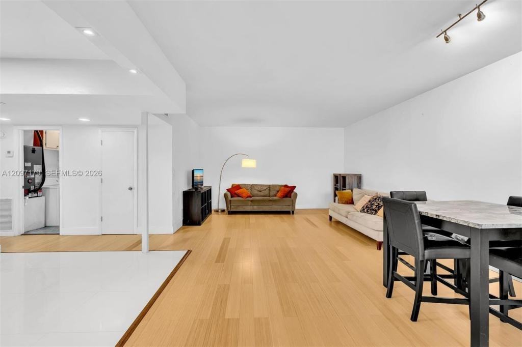 770 Ne 199th St - Photo 4 of 10