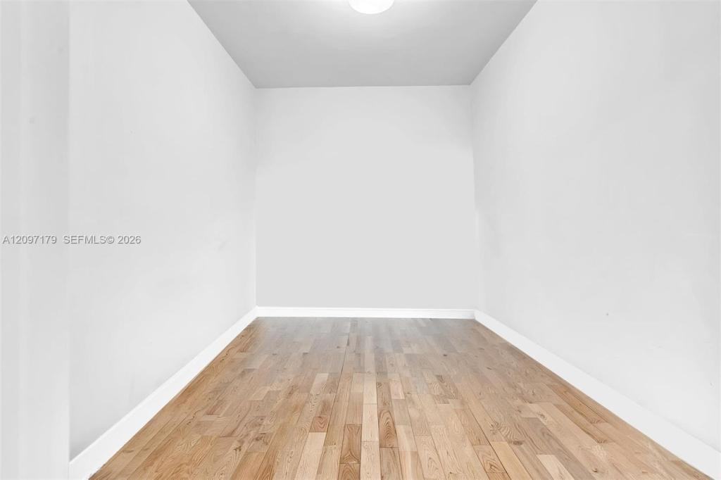 770 Ne 199th St - Photo 5 of 10