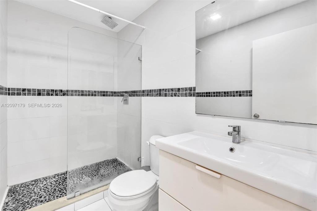 770 Ne 199th St - Photo 6 of 10