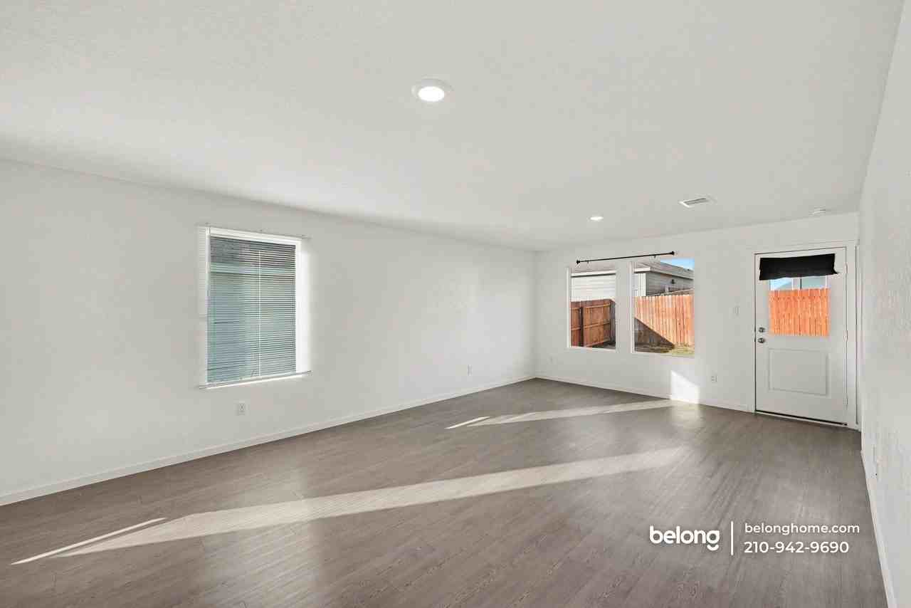 286 Tahoe Ave - Photo 3 of 21
