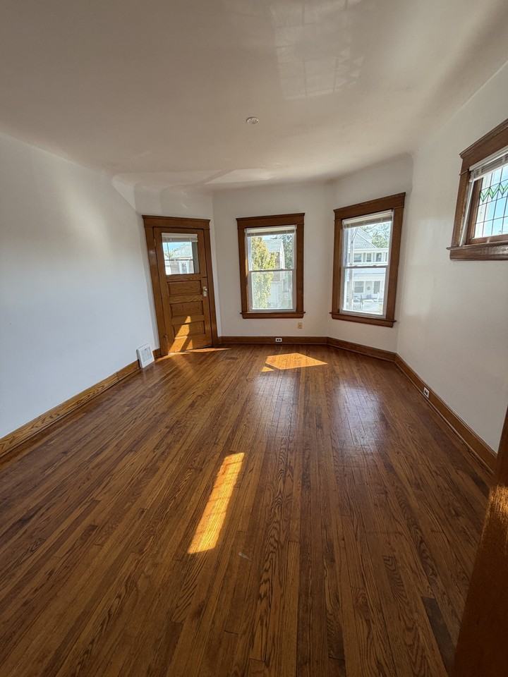 1380 Westlake Ave - Photo 2 of 20