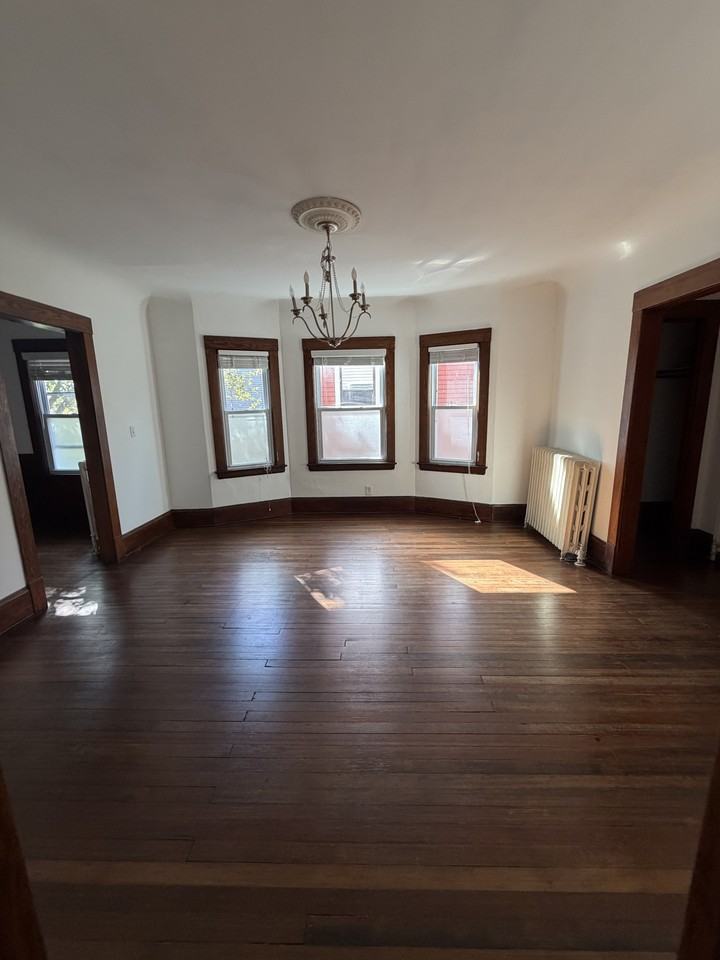 1567 Wagar Ave - Photo 3 of 22