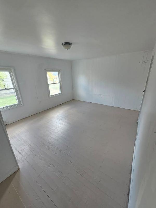 209 Catalpa St - Photo 7 of 13