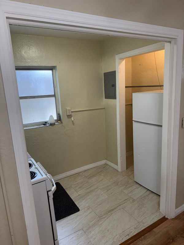 832 1st St N ##9 - Photo 7 of 9