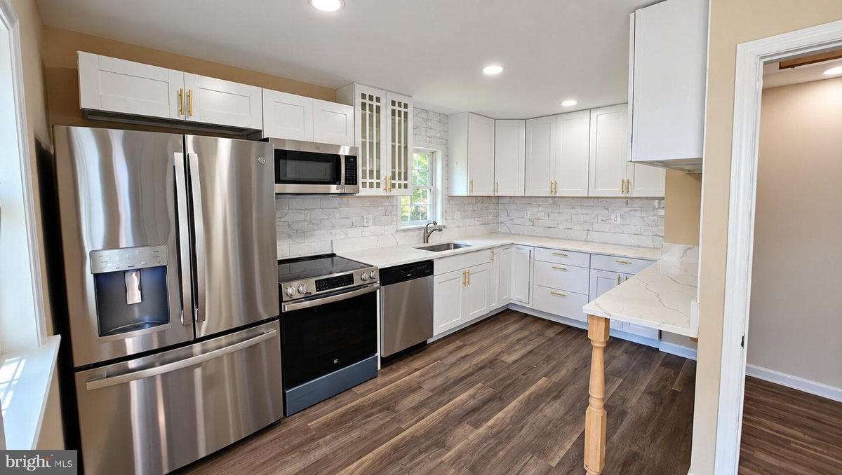 4943 Dot St - Photo 2 of 12