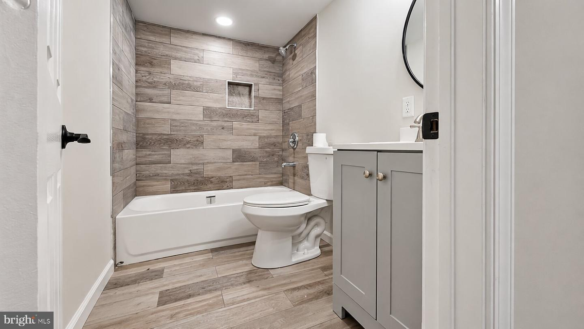 4943 Dot St - Photo 5 of 12