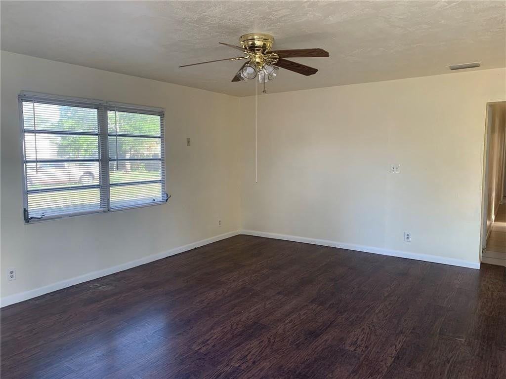 2521 Nw 15th Ct - Photo 2 of 10