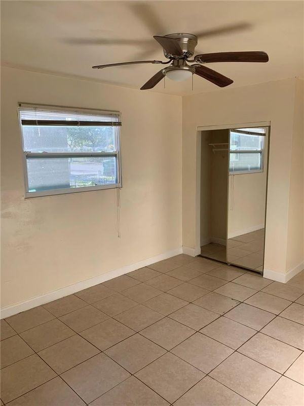2521 Nw 15th Ct - Photo 3 of 10