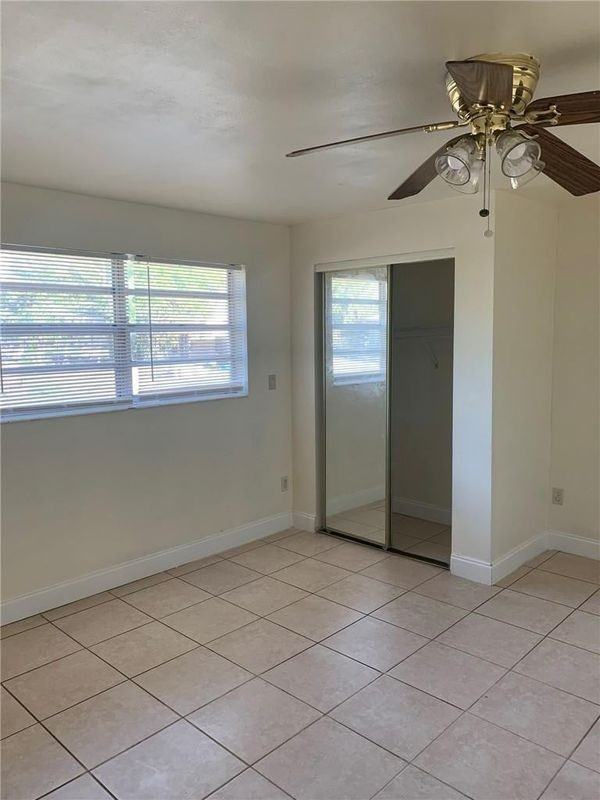 2521 Nw 15th Ct - Photo 4 of 10