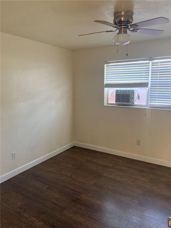 2521 Nw 15th Ct - Photo 6 of 10