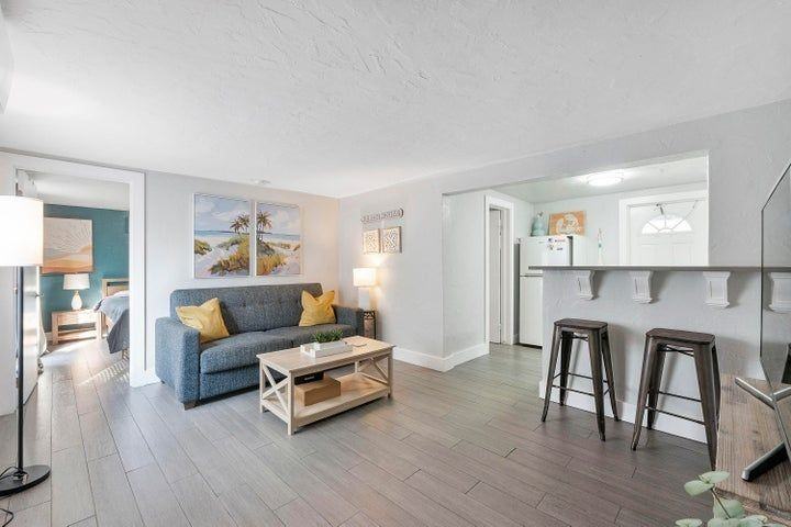 551 Sw 13th Ave ##3 - Photo 2 of 11