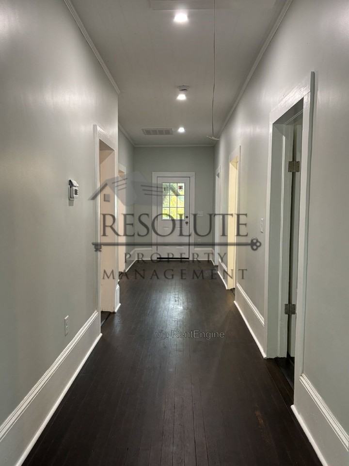 503 Kenmore Ave - Photo 3 of 16