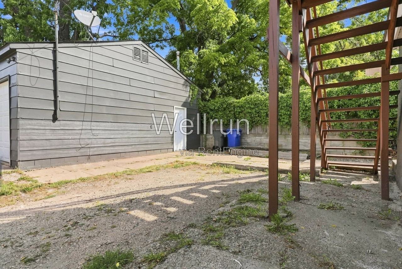 483 Lawson Ave W #2 - Photo 3 of 31