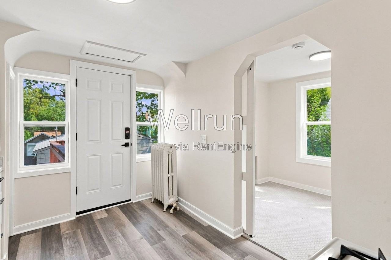 483 Lawson Ave W #2 - Photo 4 of 31