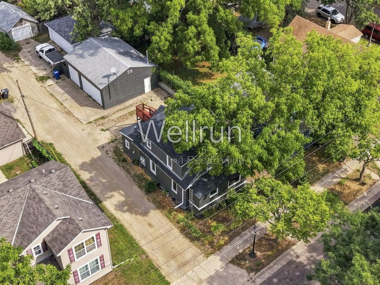 483 Lawson Ave W #2 - Photo 5 of 31