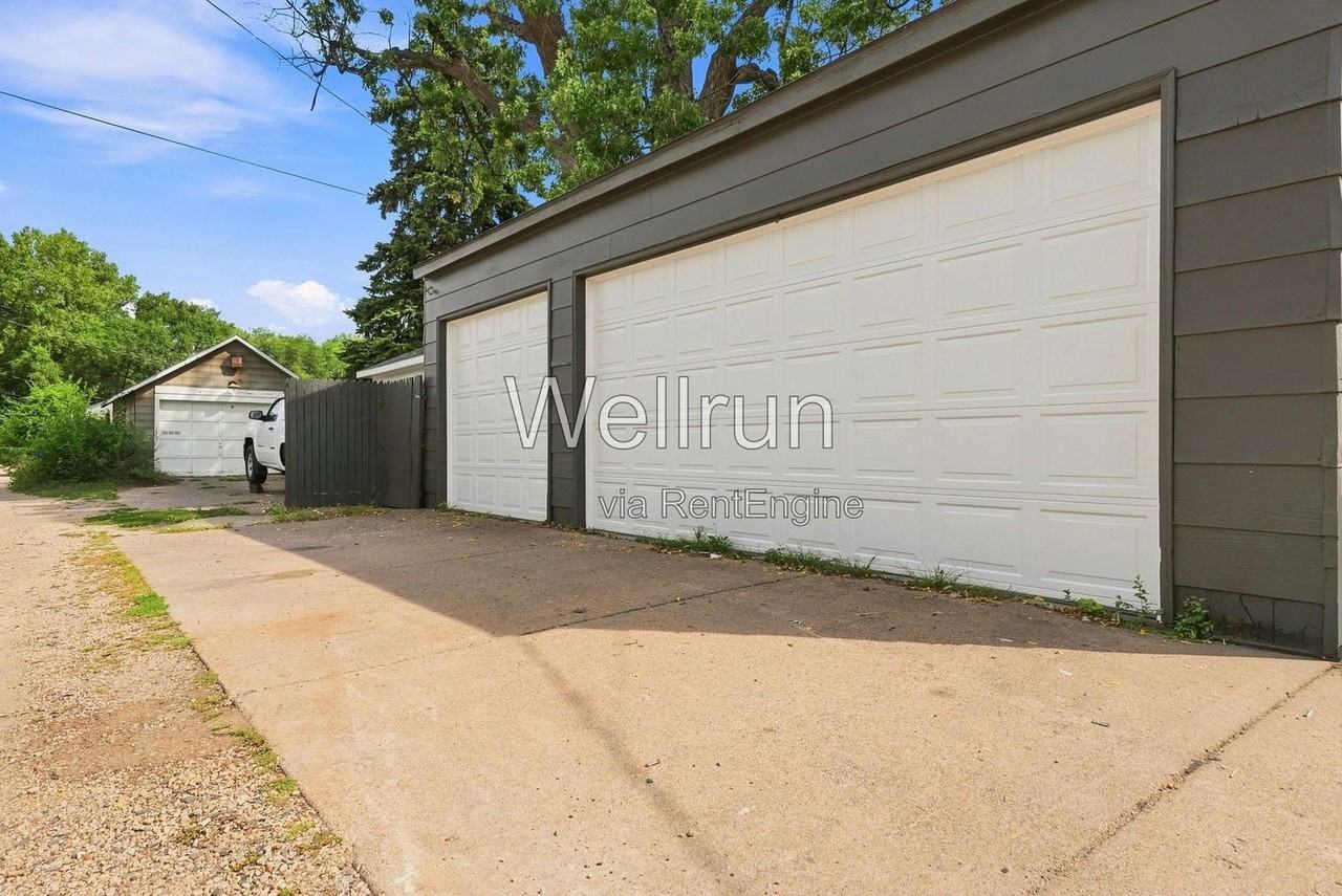 483 Lawson Ave W #2 - Photo 7 of 31