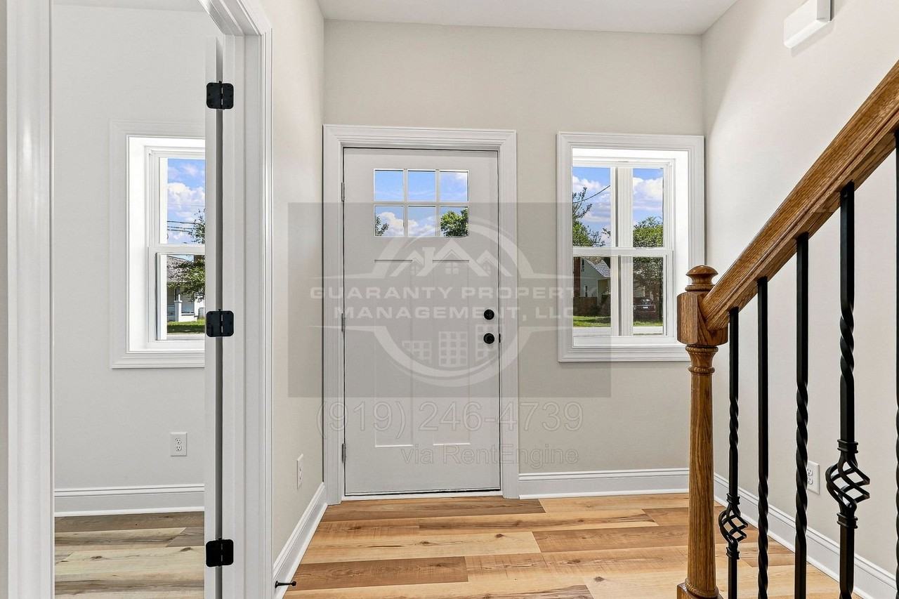 302 S 17th St - Photo 4 of 38