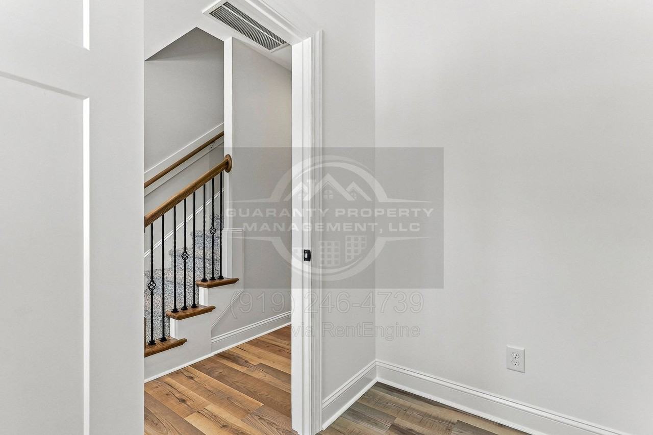 302 S 17th St - Photo 5 of 38