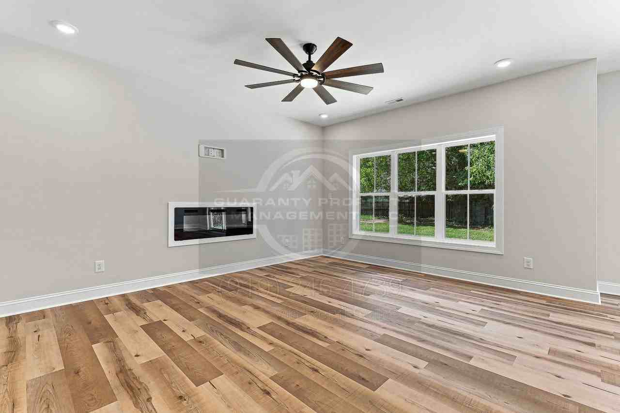302 S 17th St - Photo 6 of 38