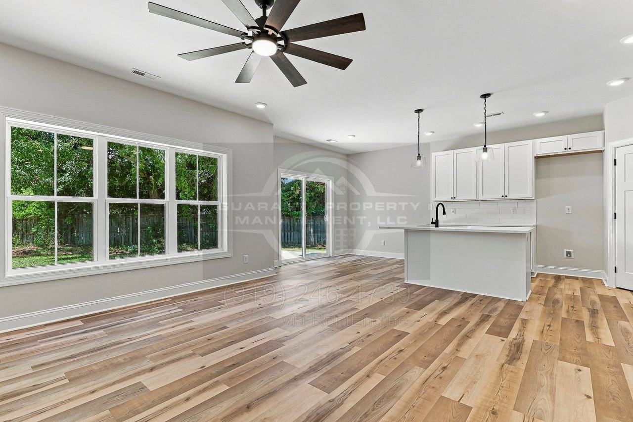 302 S 17th St - Photo 7 of 38