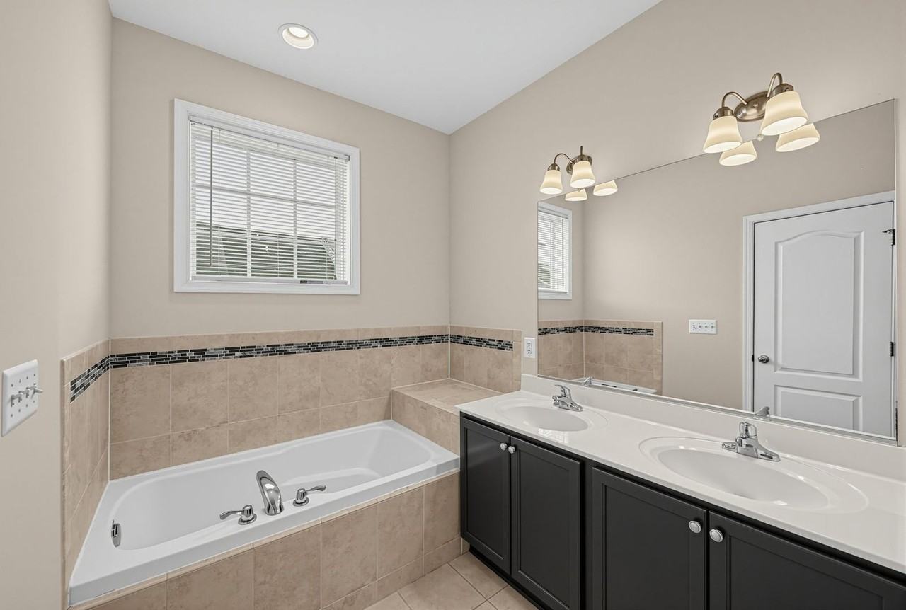 3592 Fossilstone Pl - Photo 4 of 15