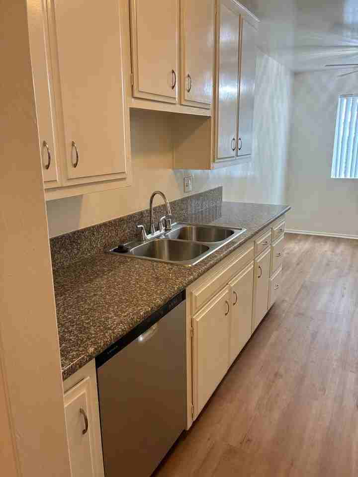 091 - 124 N Adams - Photo 3 of 20