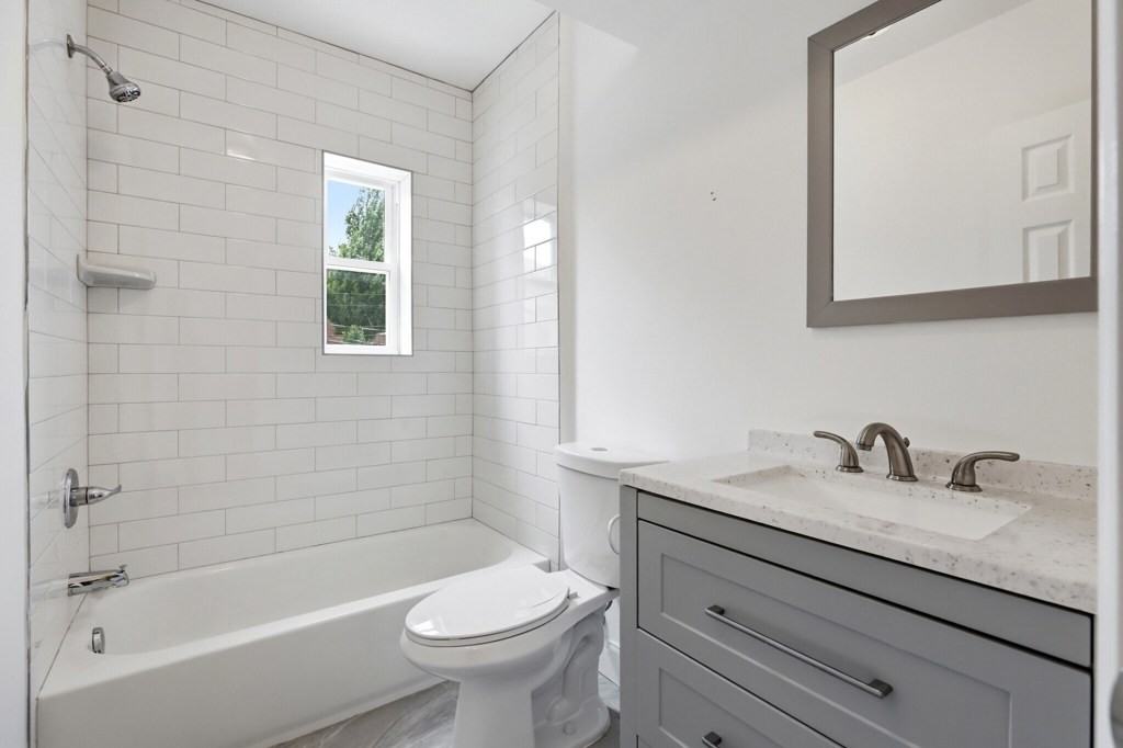4230 6th St Se #101 - Photo 2 of 5